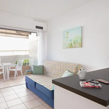 3 Pers - Climatisé, Balcon, 50m, Centre-ville - Fr-1-466a-42 Apartamento *